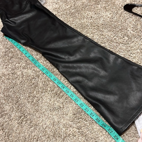NWT Old Navy High Rise Flare Faux Leather Black Jack Pants Size 18. 2-4 Womens - Picture 8 of 10